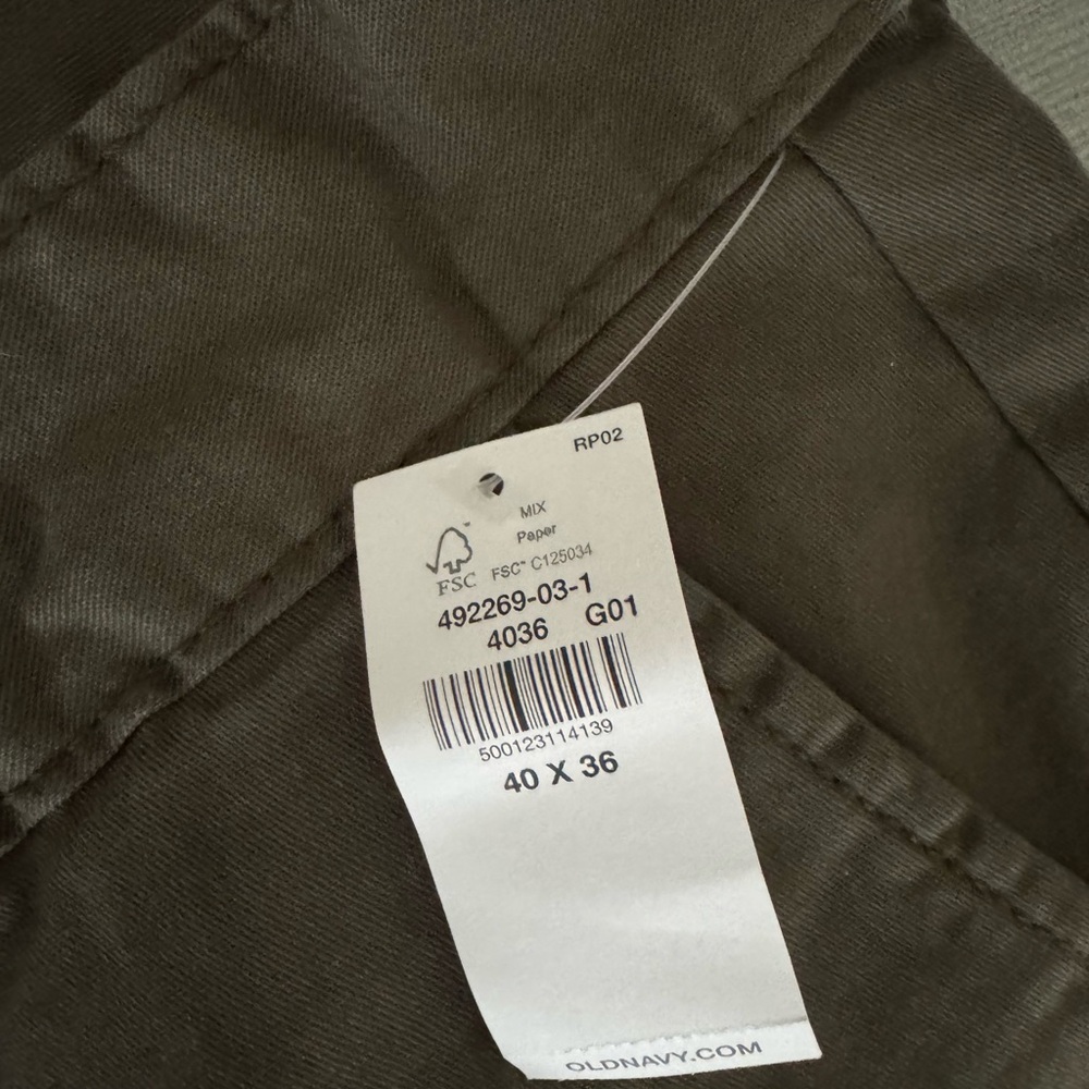 Old Navy Tall Men's Dark Green Cargo Pants - Picture 3 of 4